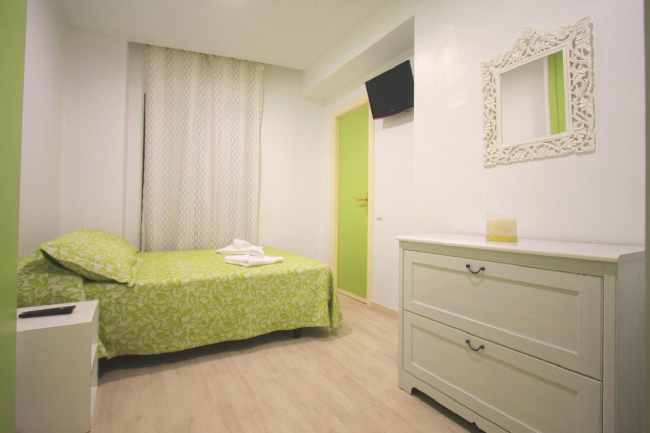 Residencia Universitaria Tagaste Барселона Номер фото